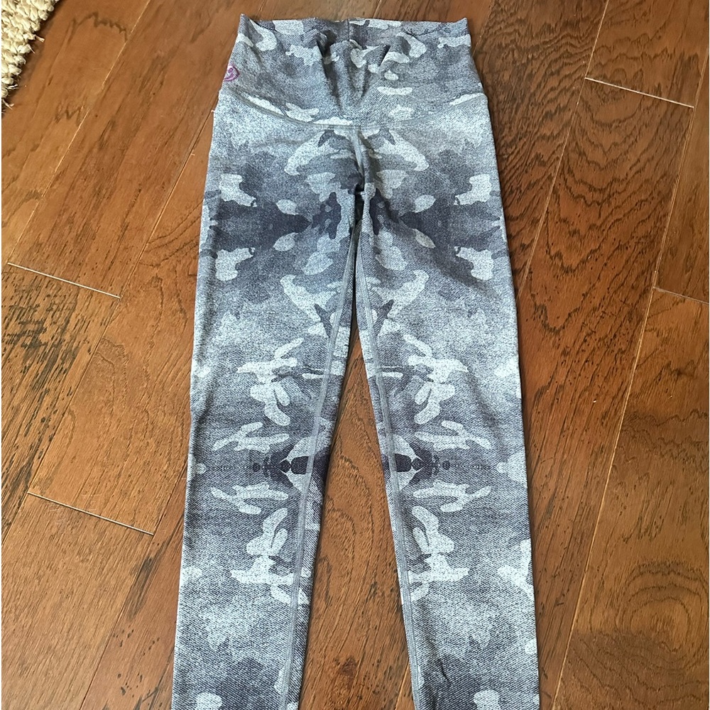 Niyama Sol Camo High waisted legging small